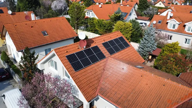 Fotovoltické panely na rodinnom dome – realizácia SOLMIERA